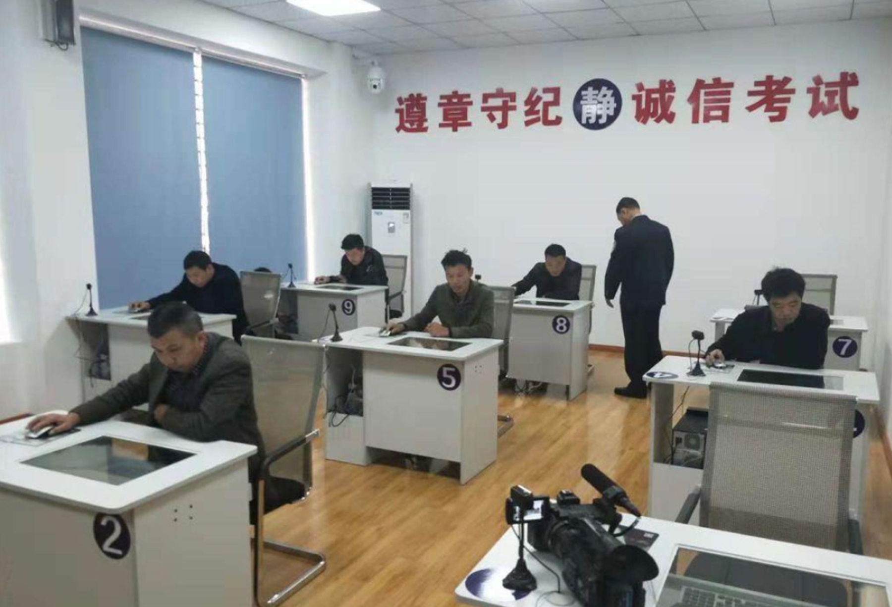 前车出现故障不动时，后车压线变道会扣分吗？交警：再说最后一遍