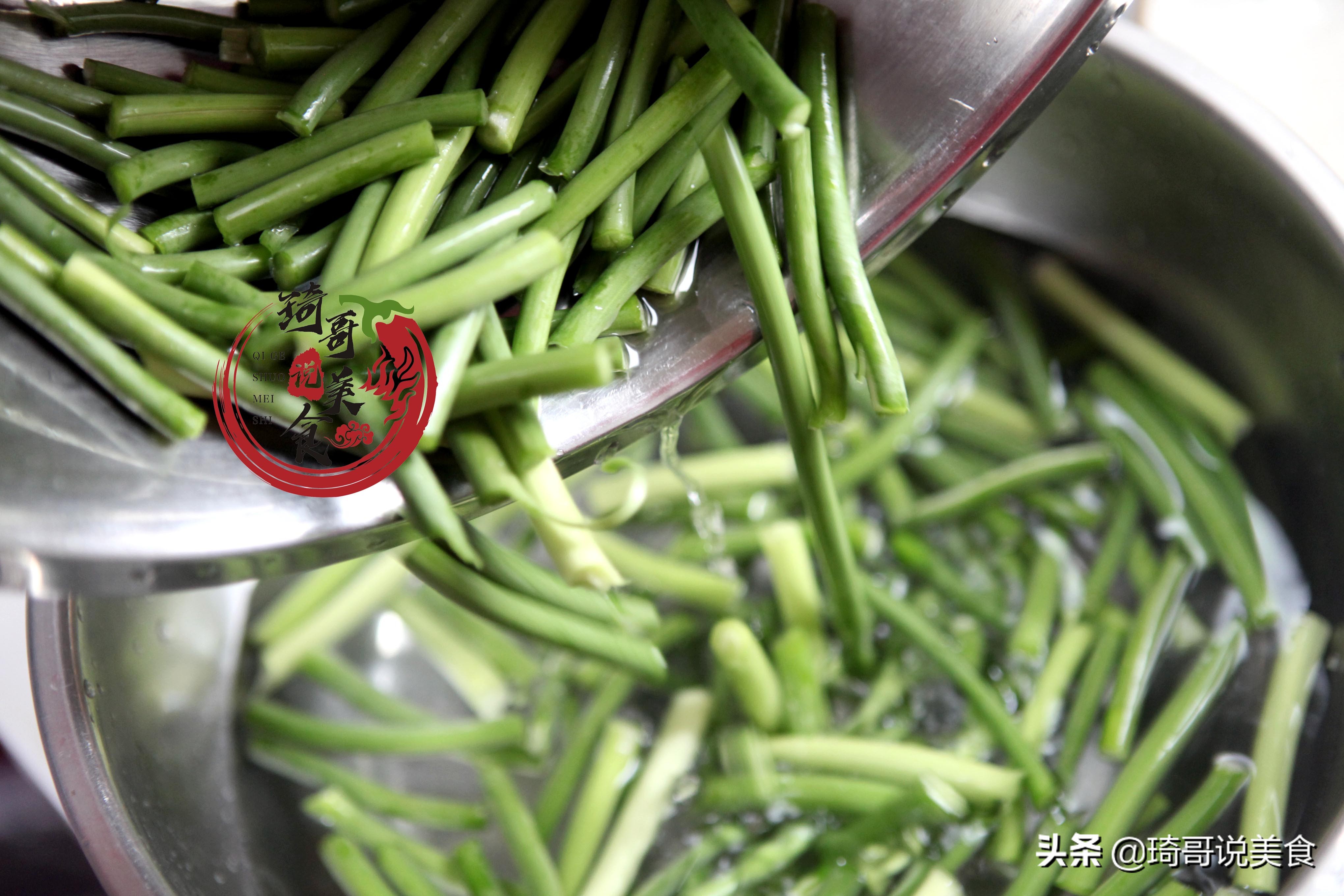 如何炒木耳不噼里啪啦,怎样炒木耳防止木耳不炸锅