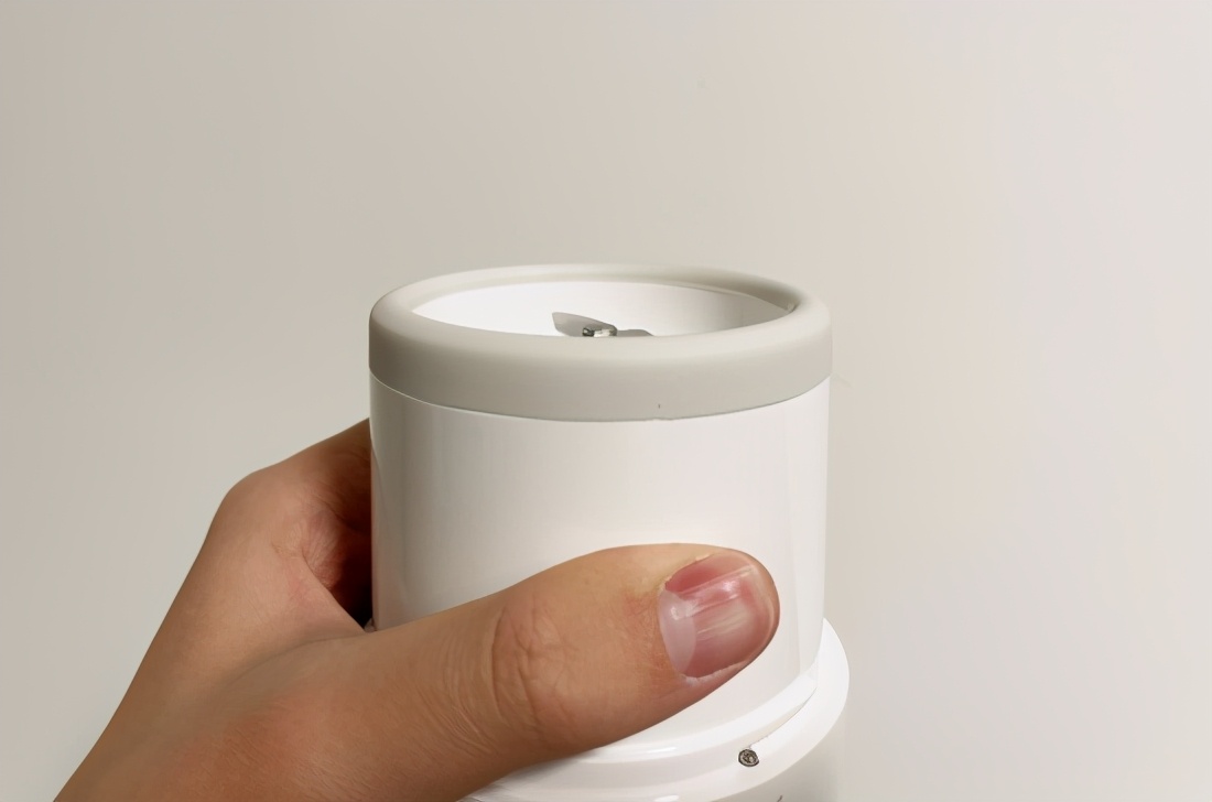 榨汁杯随时随地,米家随行便携榨汁杯榨苹果汁