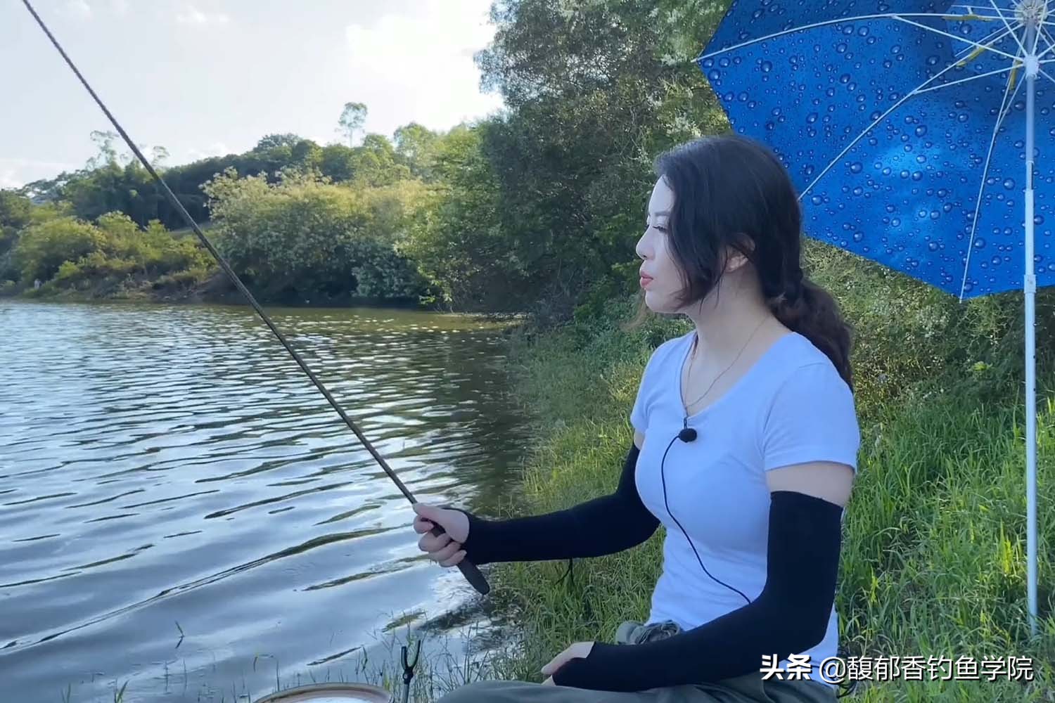 路亚抛竿准还是手竿抛竿准,钓鱼怎样抛竿抛得准视频