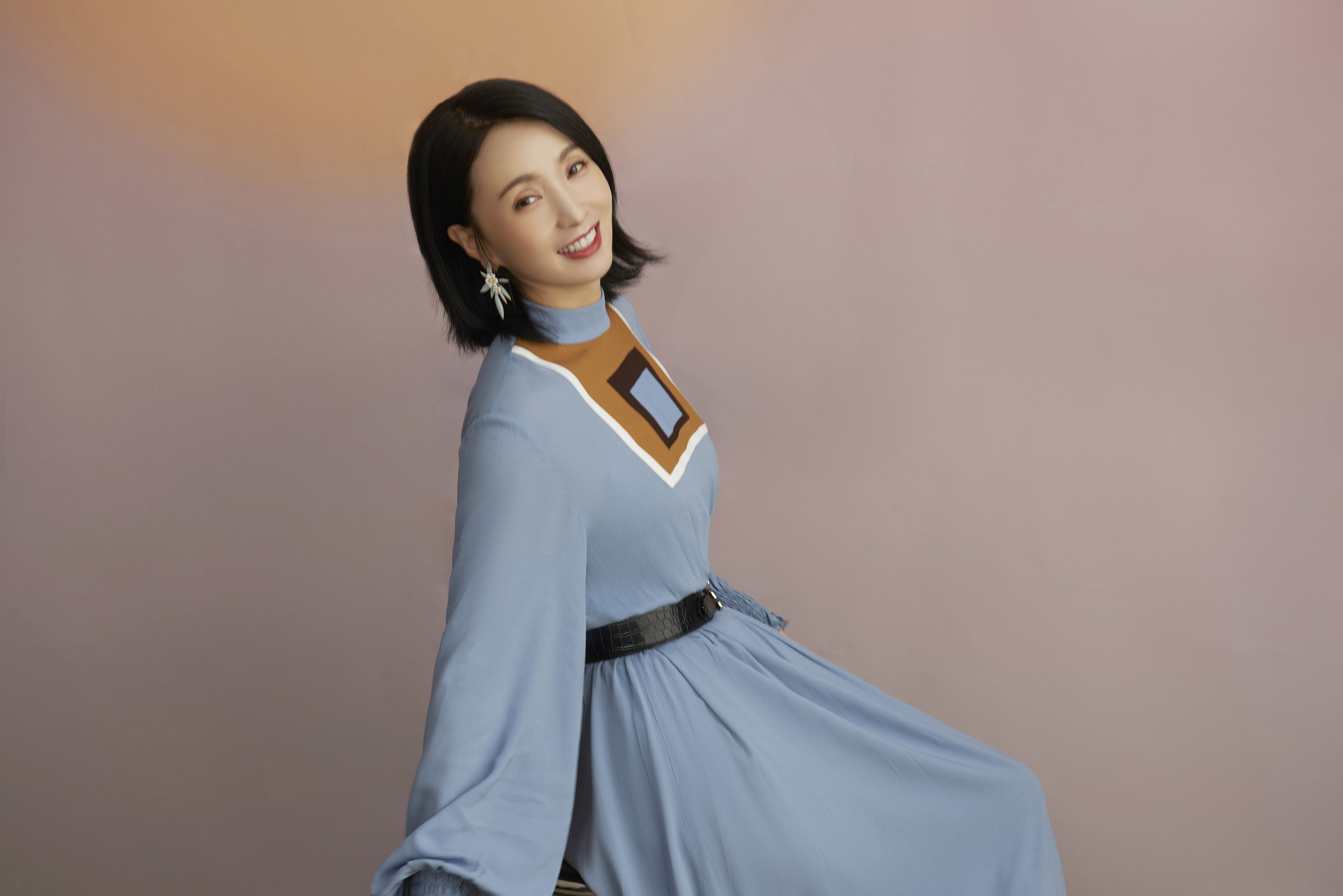 陶虹绿色丝绒小孩西装 (陶虹末代皇帝红裙)