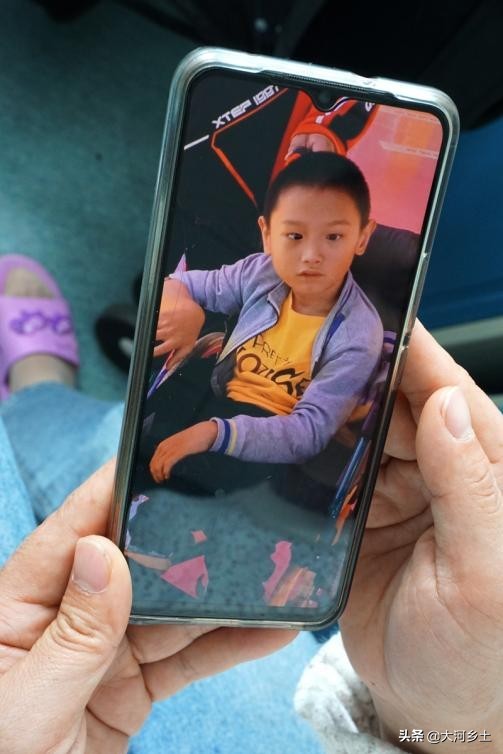 8岁男孩半夜熟睡啼哭,8岁男童不自觉的跟哭泣似的