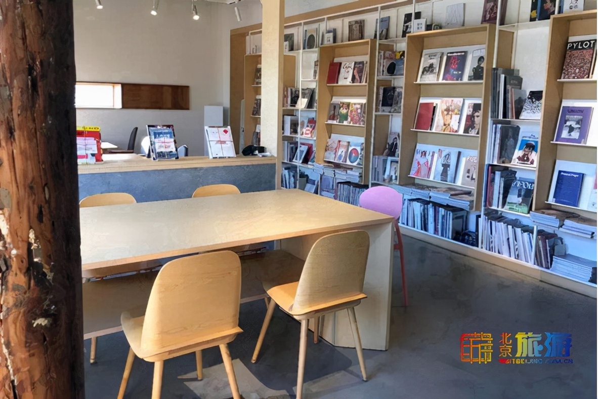 京城简约风书店，干净明亮简简单单的阅读之所