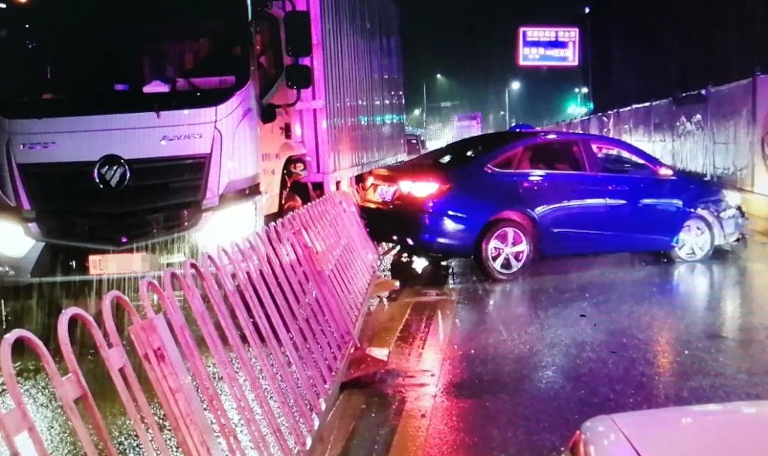 醉猫被逮捕,醉猫被警察抓视频