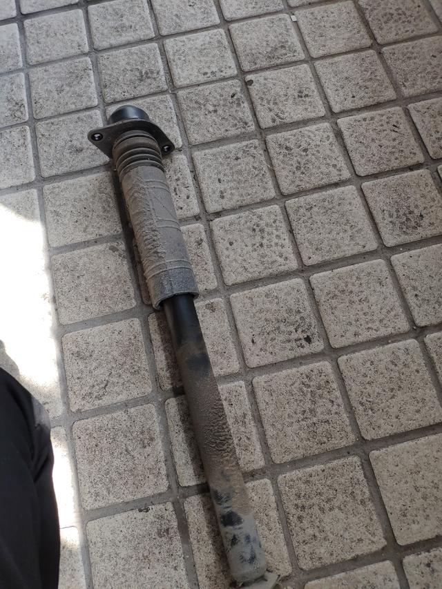 底盘磕碰到了车身稳定系统异常,汽车底盘各部件及常见的损坏症状