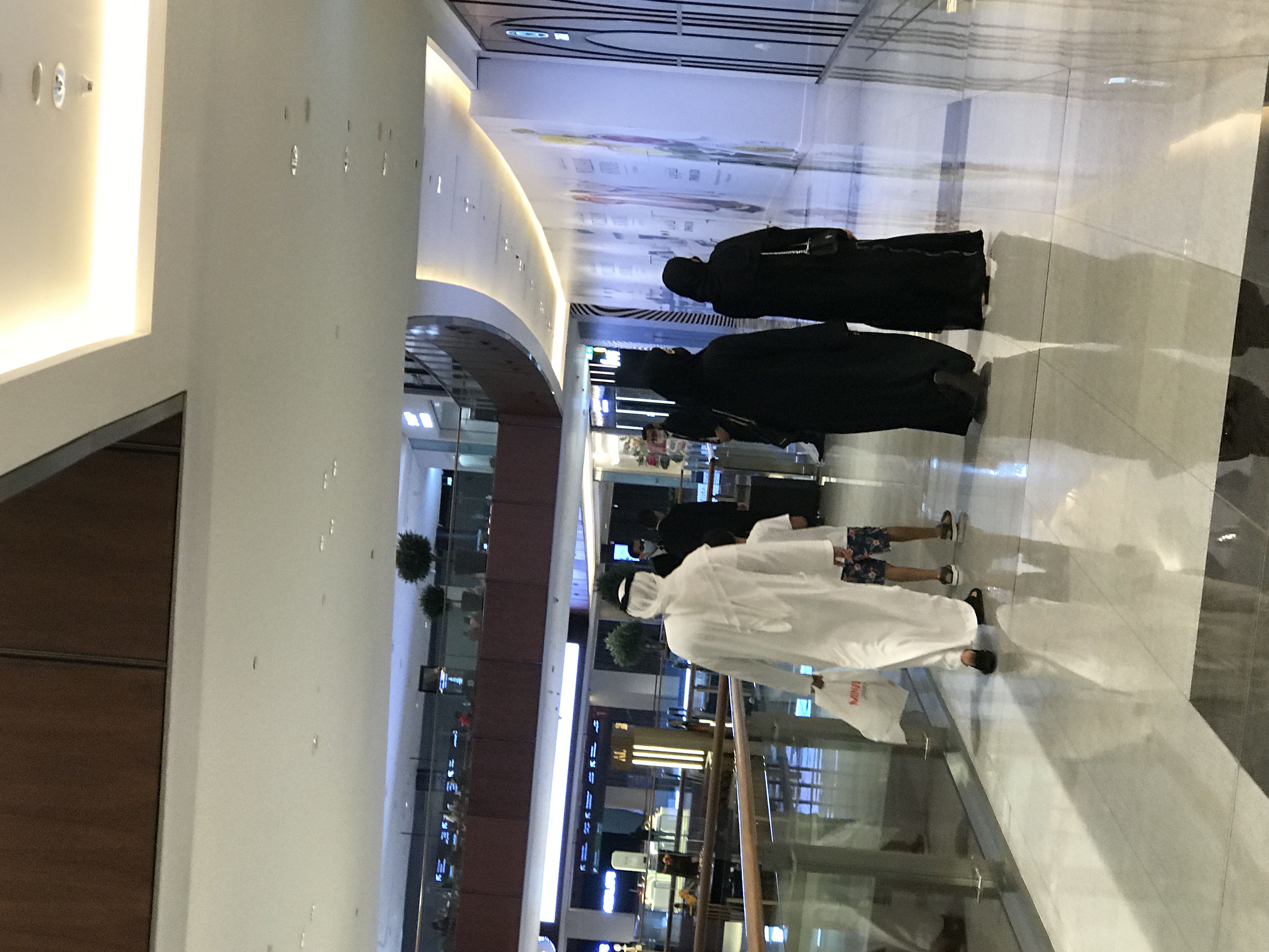 迪拜旅游穿白袍 (迪拜漂流记)