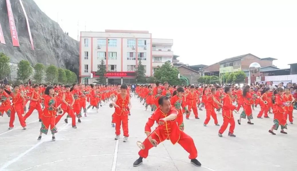 翻山铰子,铿锵于巴山的民间舞蹈