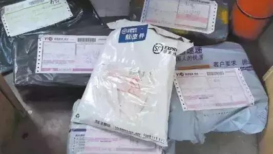 女子拆开包裹吓瘫,女子拆快递毁容