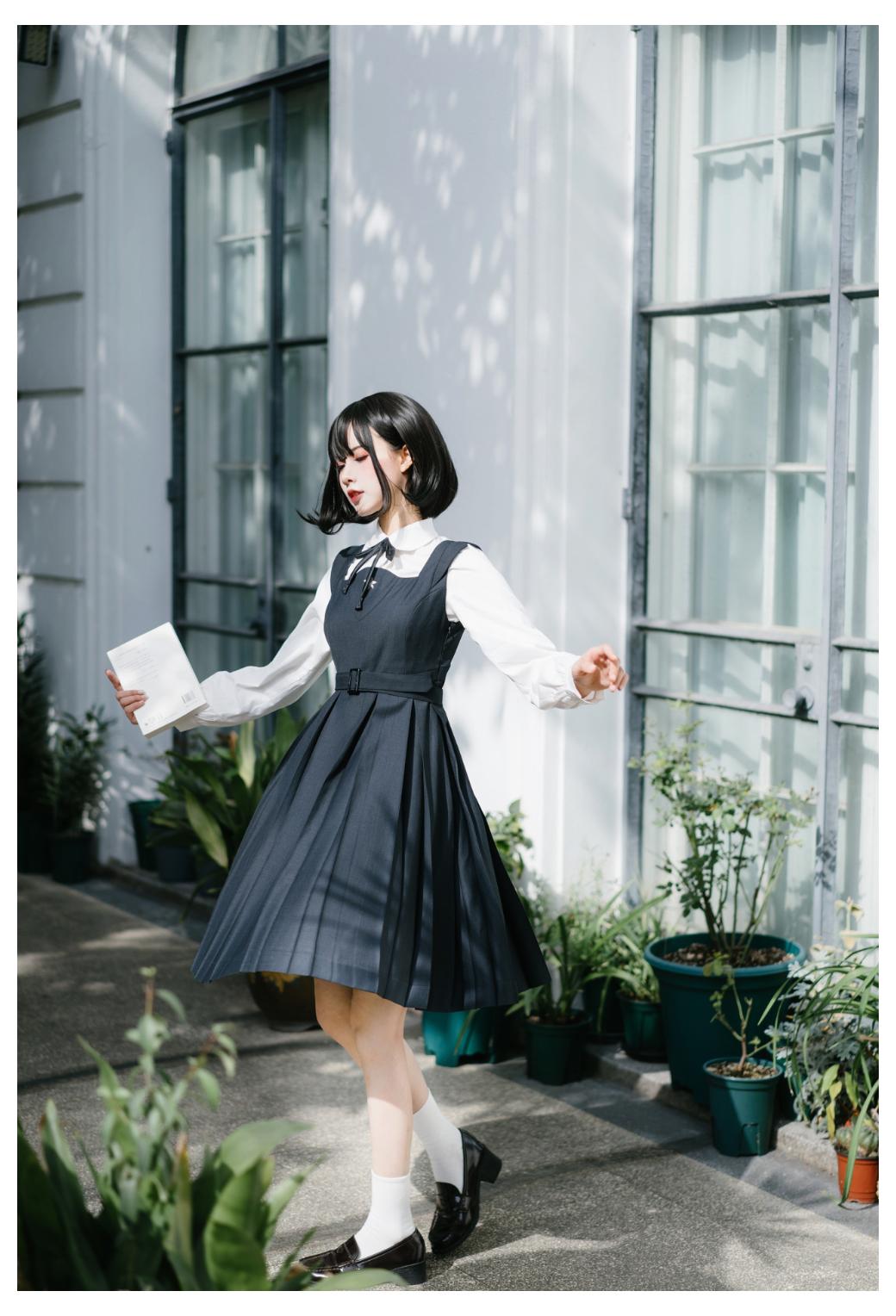 超减龄穿搭法则被杨超越狠狠拿捏,杨超越水手服穿搭