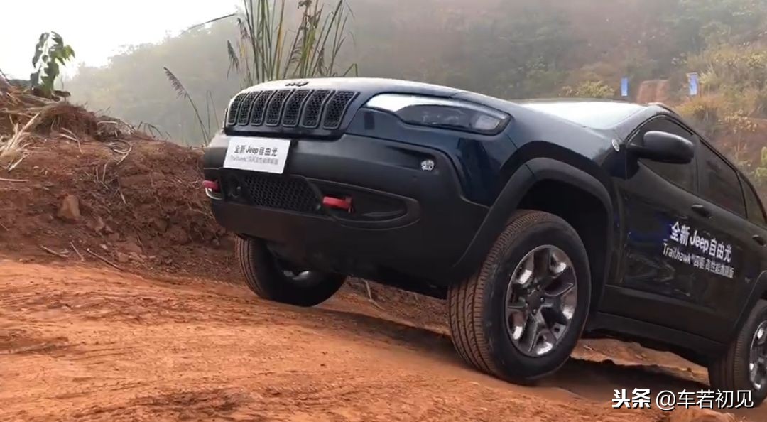 试驾2019jeep自由光全能版,jeep自由光试驾新款