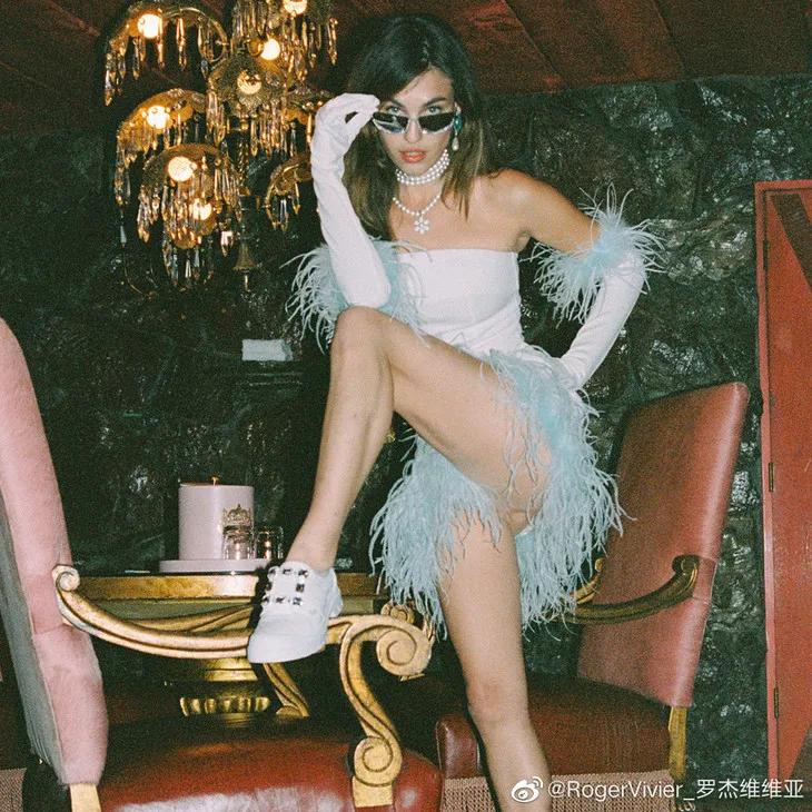 明星们脚上的球鞋，悄悄变贵了