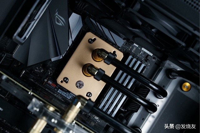 沉默是金~NZXTH700黑金电脑水冷装机秀