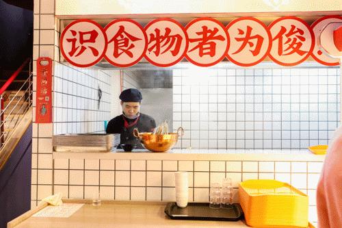 这家国潮网红串串落地襄阳啦,你只管拿串不用涮可以直接开吃