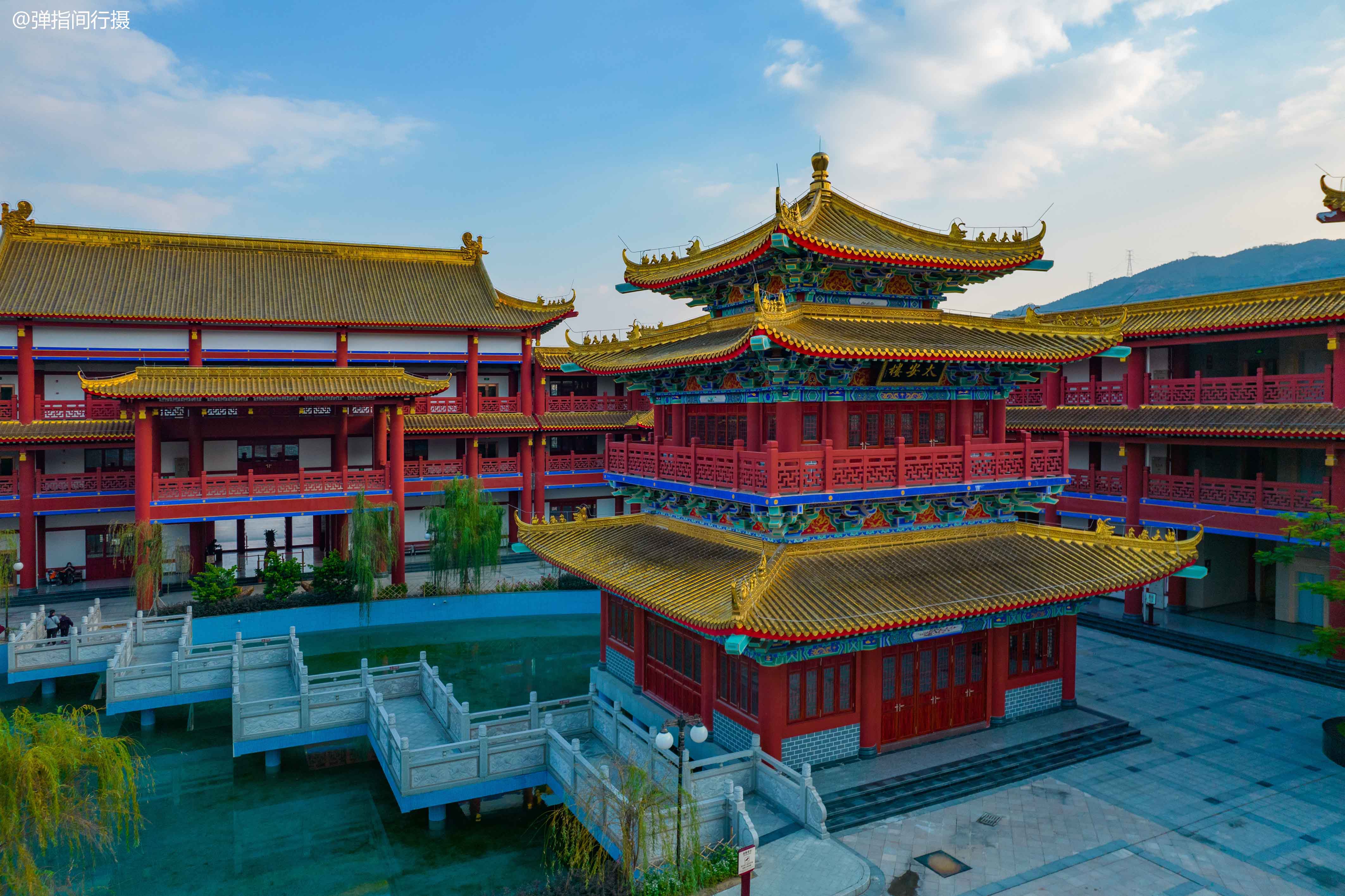 潮州版“黄鹤楼”，由中药世家斥巨资兴建，纪念一位妇幼科女医师