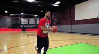 如何防住高个子的三步上篮,小个子好用的过人连招