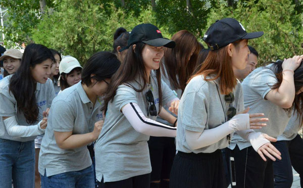 八个人的团队小游戏,青少年户外拓展游戏