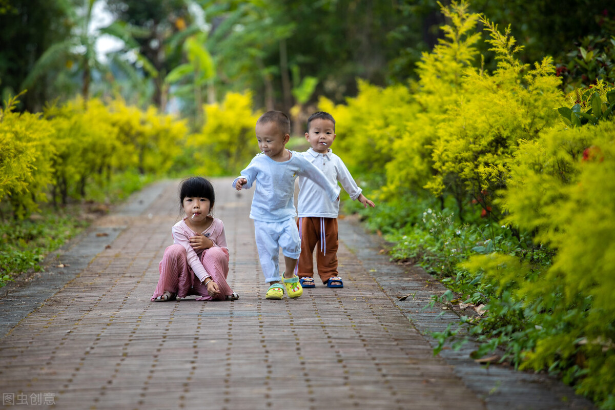 我翻了6千条评论,找了38个故事,为你呈现真实的中国姐弟关系