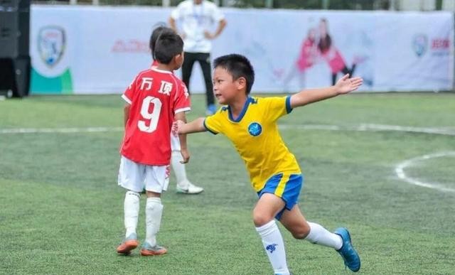 日本队最终2:1战胜日本足球小将,目前稳胜日本的足球队