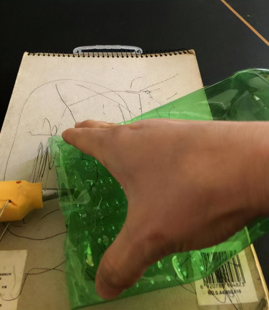 废物利用手工假山鱼缸,矿泉水瓶废物利用养金鱼