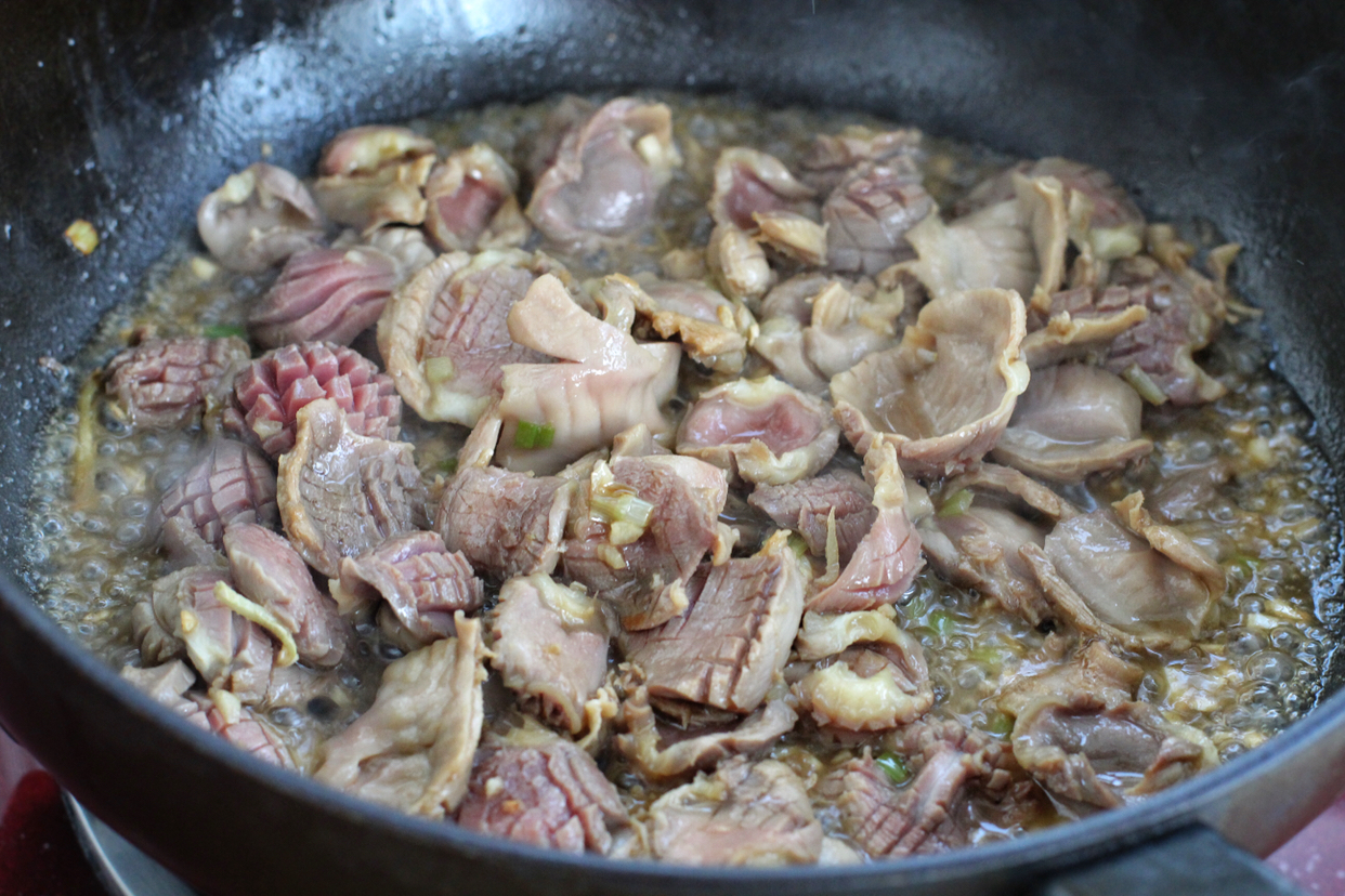 炒鸡胗的正确方法视频,鸡胗花刀刀工切法大全视频