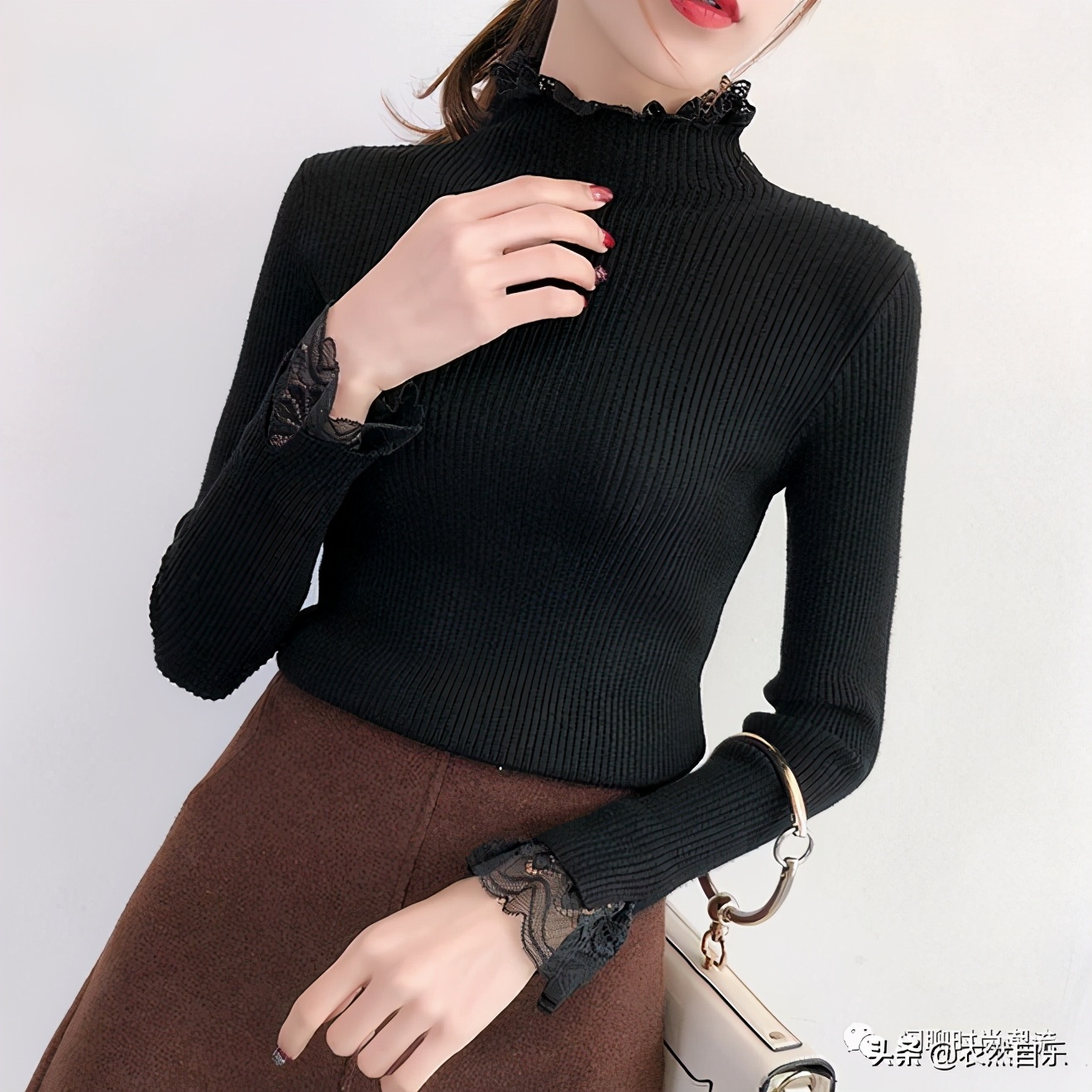 怕冷又要时尚，那就穿加绒打底衫，约会、逛街、参加聚会你是焦点