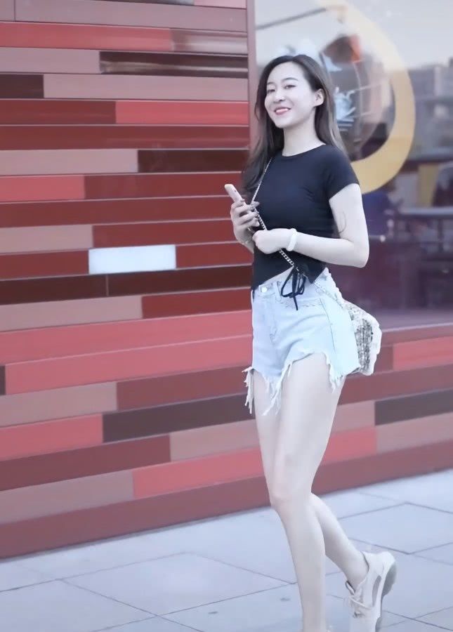 休闲萝卜裤配老爹鞋,高腰直筒裤搭配老爹鞋