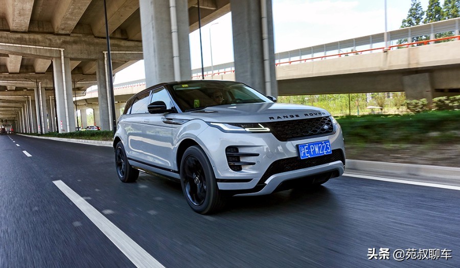 有颜值之后，空间也变得更宽敞，试驾路虎揽胜极光L