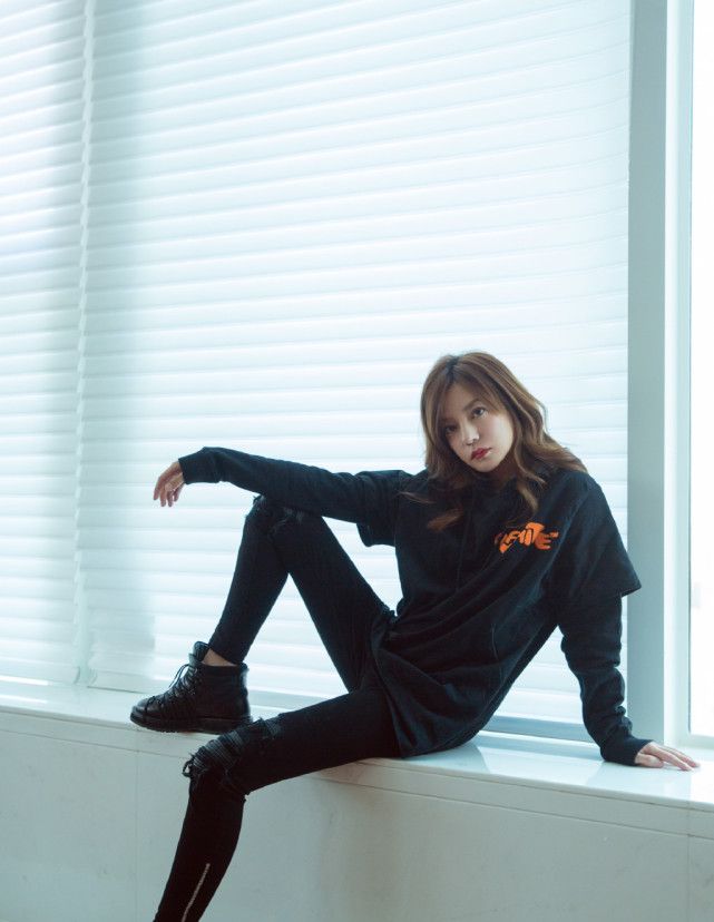 赵薇现场秀视频完整版,赵薇紧身裤穿搭