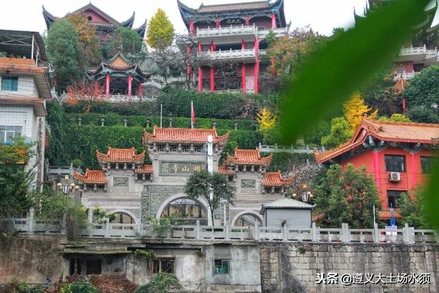 在冬天里看遵义湘江河上的秋色