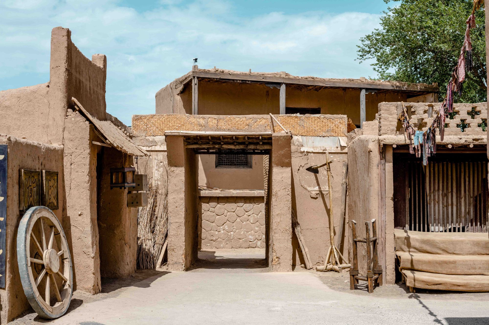 敦煌旅游拍照馆推荐,敦煌影视城拍照现代