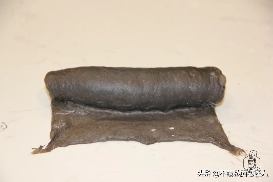 意大利墨鱼汁面包,金枪鱼墨鱼汁面包