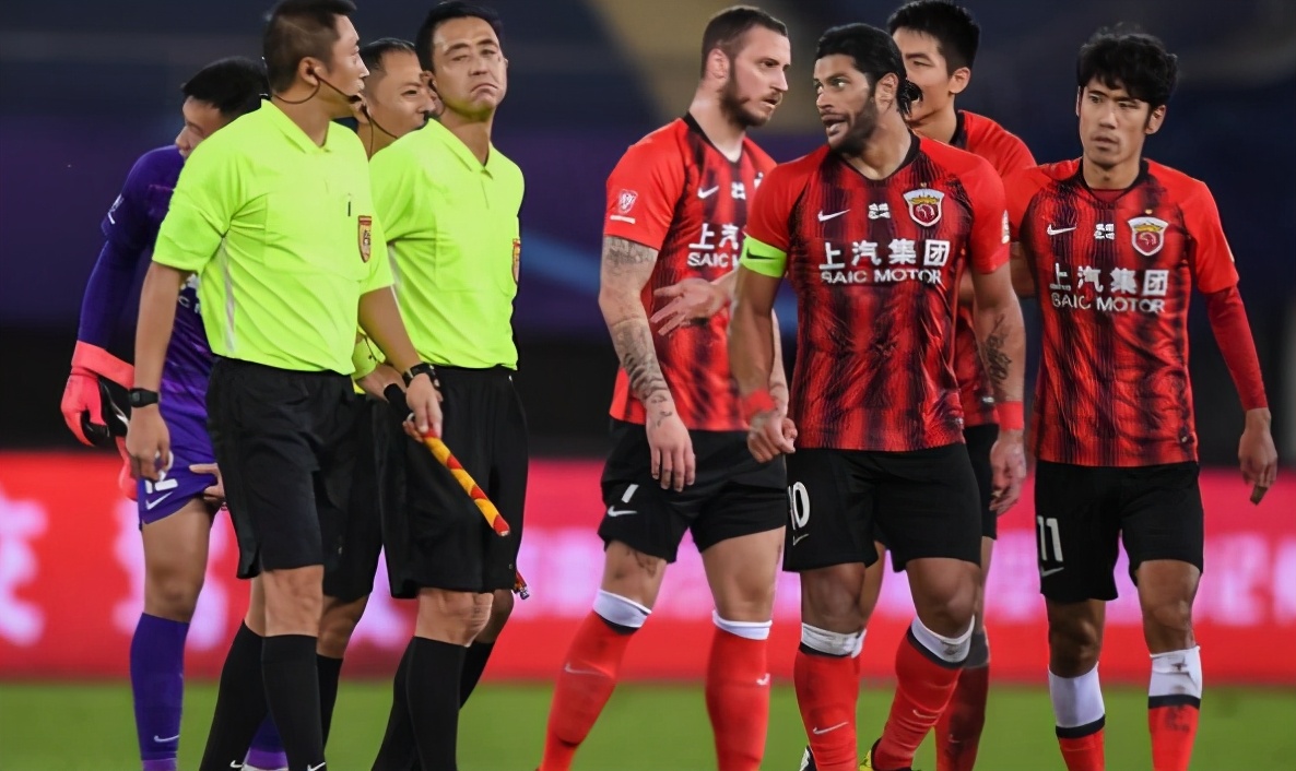 国安夺冠赛后,国安1-5上港赛后球迷