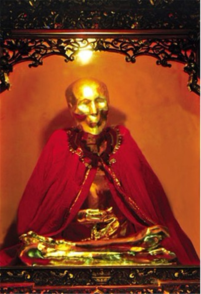 肉身菩萨尼姑,尼姑肉身菩萨特征