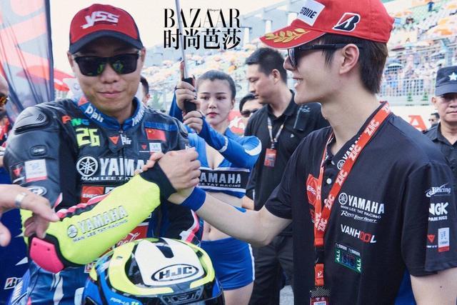 王一博没有工作室，被泼油漆被点香，这算哪门子的“乐华太子”？