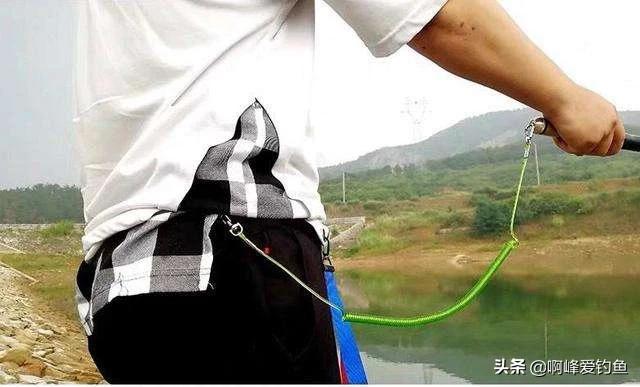 野钓时遇到大鱼的应对方法,野钓遇大鱼用什么钩
