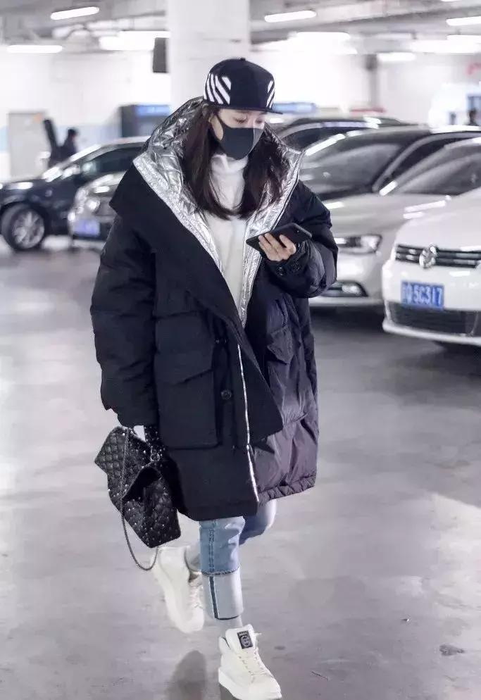 卫衣羽绒服最保暖时髦的冬季搭配,羽绒服卫衣简直时髦