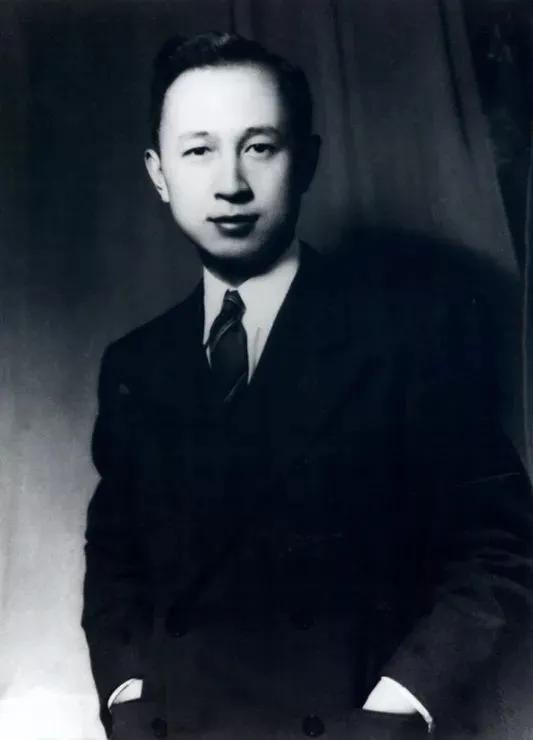 五四青年节向青年榜样致敬征文,青年对标榜样怎么做