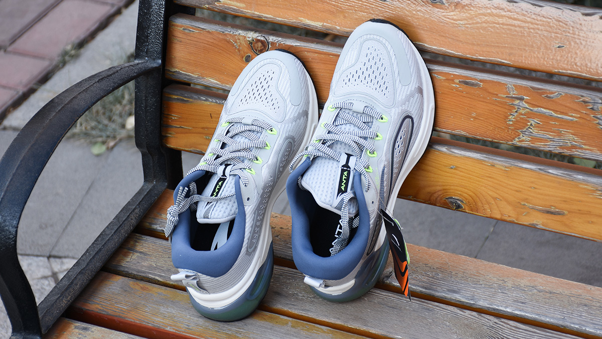 黑科技跑鞋,安踏缓震跑鞋测评