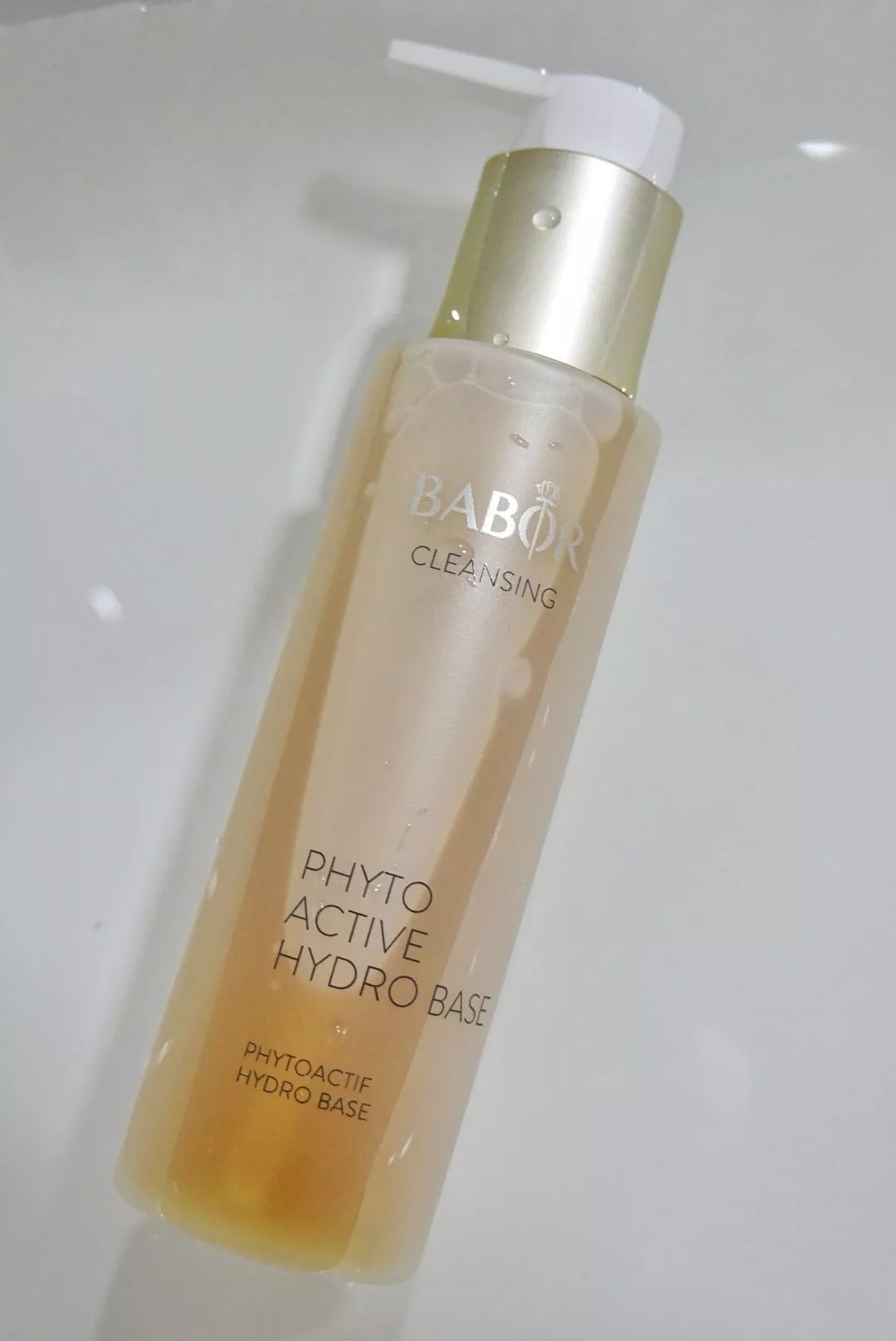 朋友圈精致生活却一地鸡毛,精致朋友圈背后的真实故事