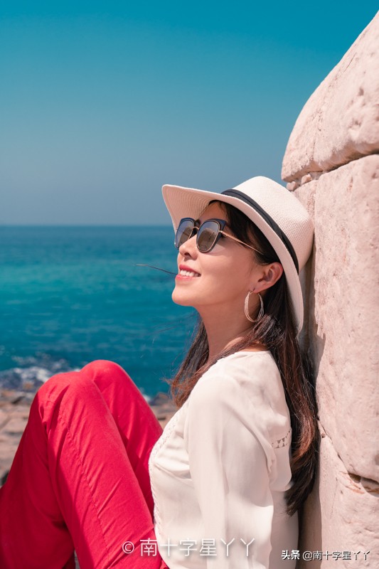 一半沙漠一半海洋图片,一半沙漠一半湖水