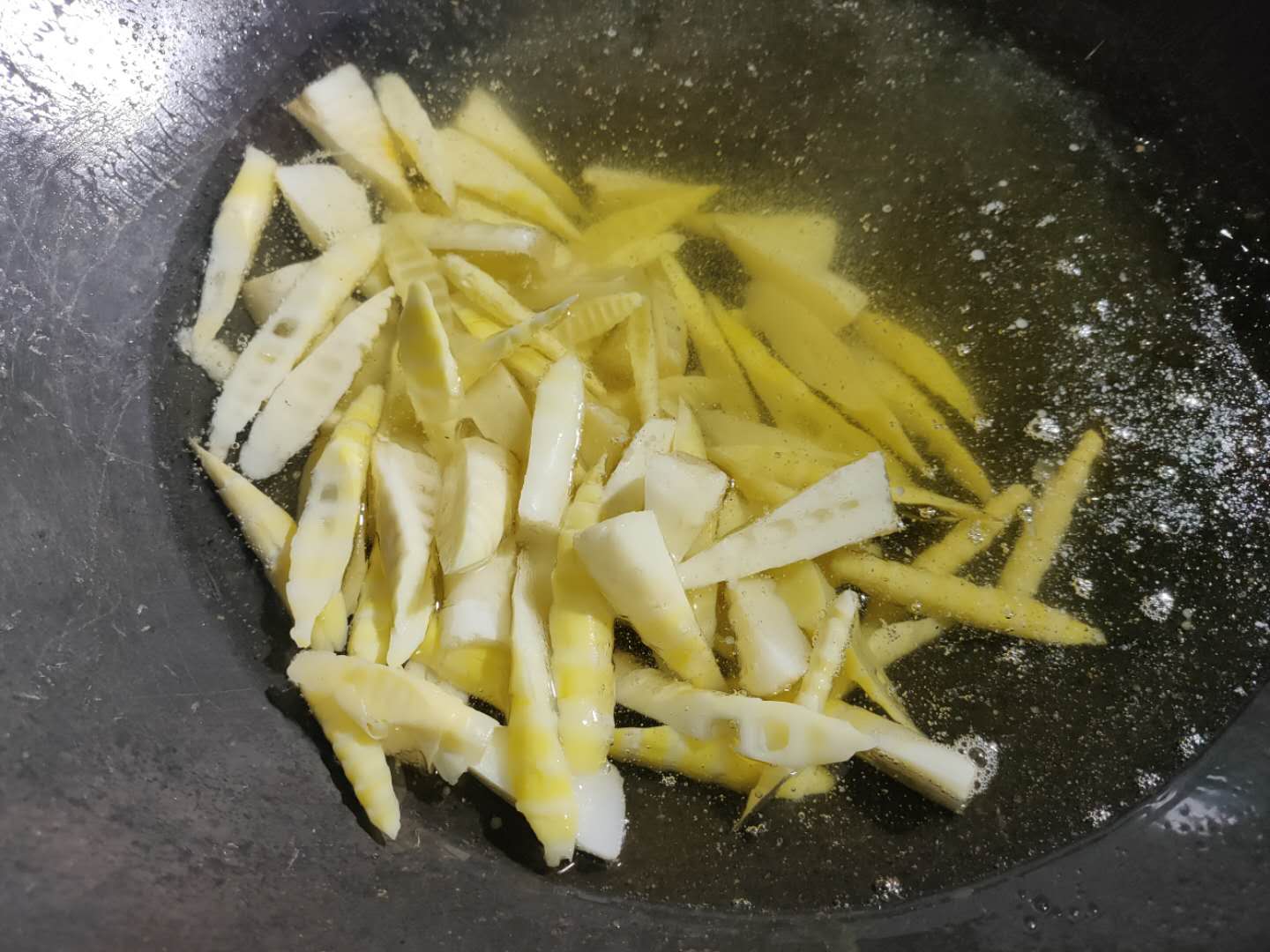 箭笋怎么做好吃?刚哥教你,简单易学、浓郁鲜香、好吃又下饭