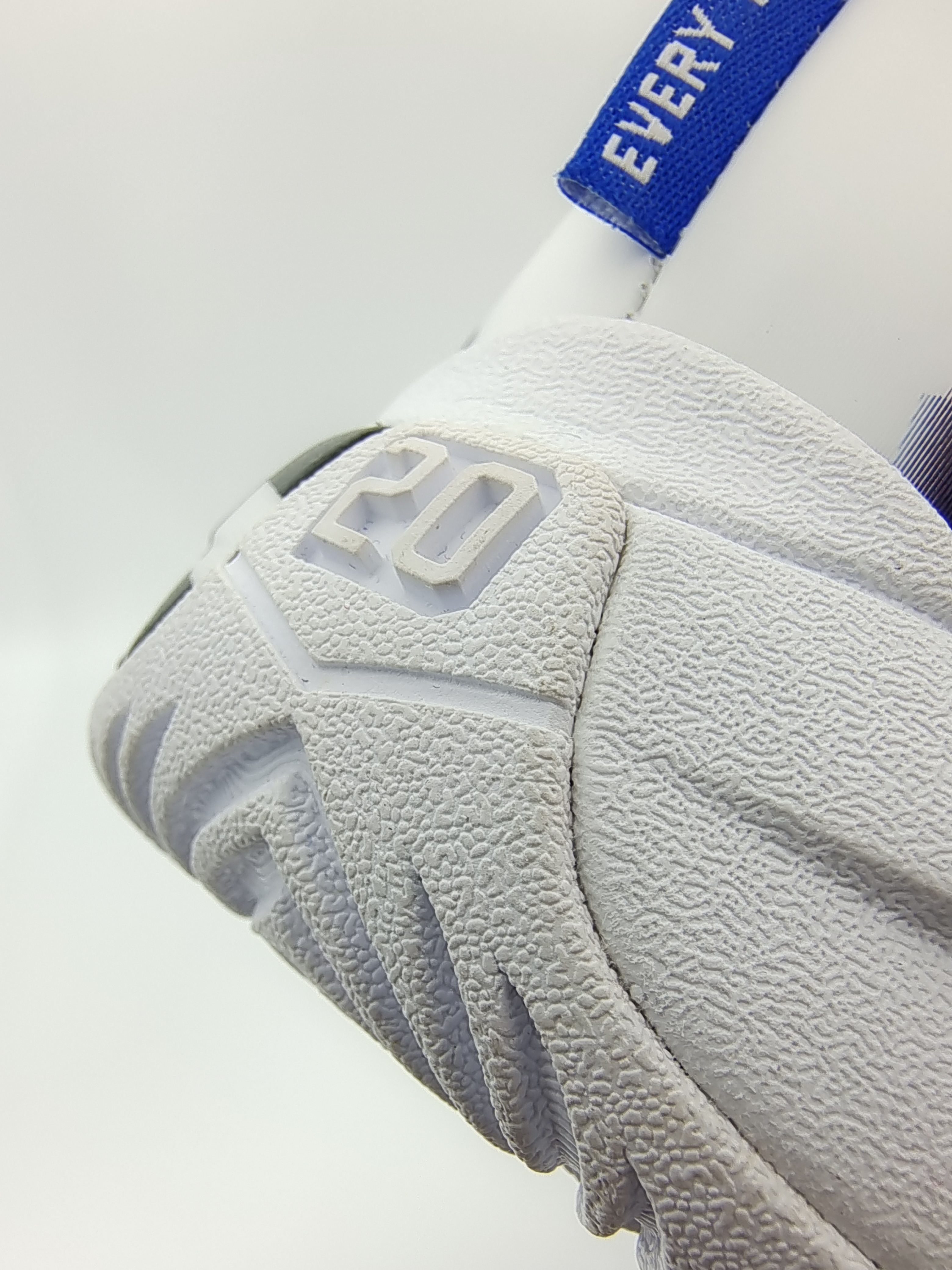 海沃德2有黑金配色吗,安踏海沃德2照片