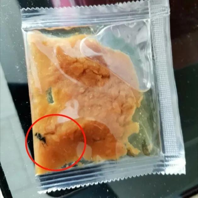 豪横|“非常贝贝”调料包里惊现苍蝇厂家:爱曝光曝光