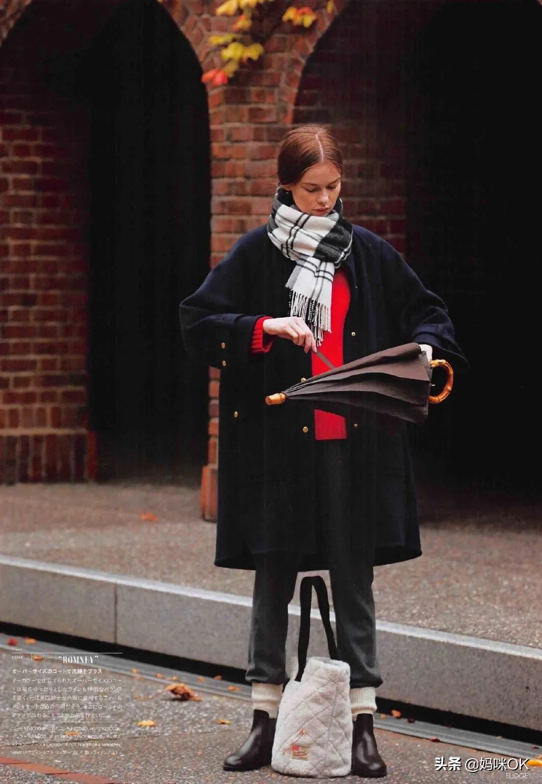 几种很火的围巾的新系法,比较短的围巾系大法