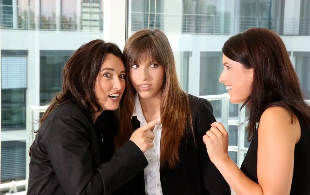 同事对你的调侃和语言攻击，该如何处理？高情商的人，都懂这3点