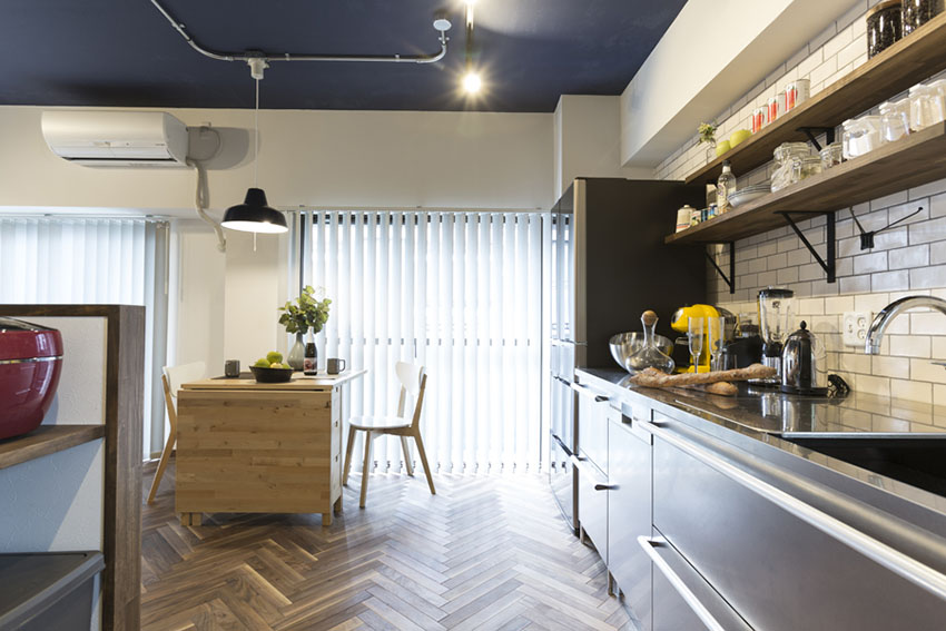 80平木地板客厅装修效果图,复古木地板上墙效果图