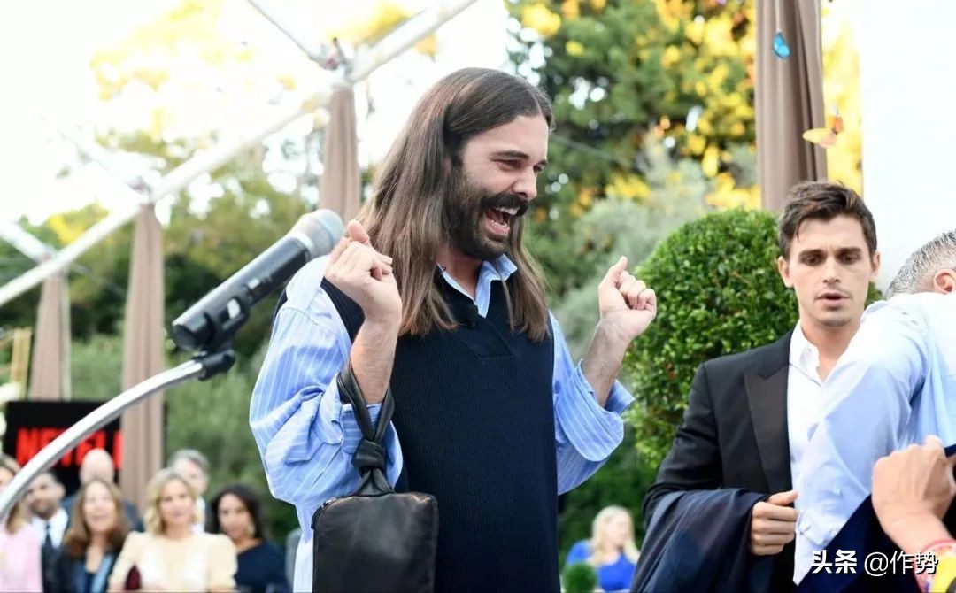 这位大胡子男人,穿起裙子来竟然比女生和还要合适?!