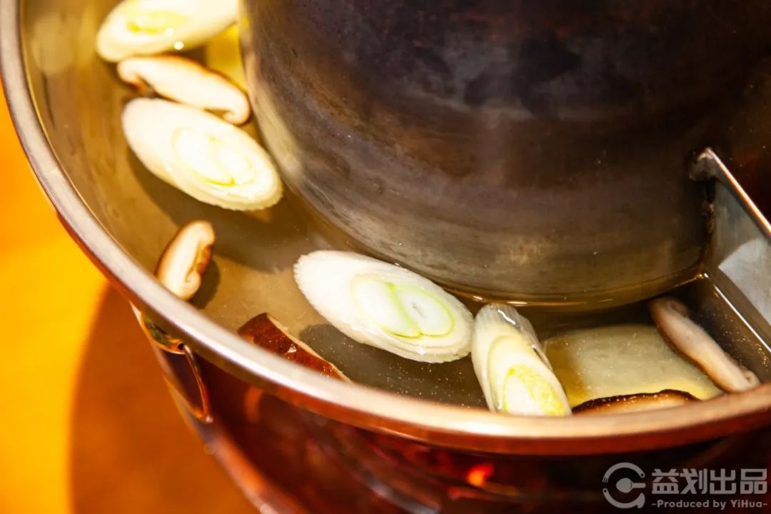 东北菜炭火铜锅涮羊肉,北方正宗铜锅涮羊肉