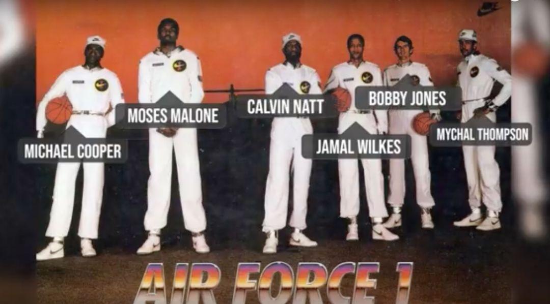 travisscottaf1联名什么时候的鞋,virgil联名鞋