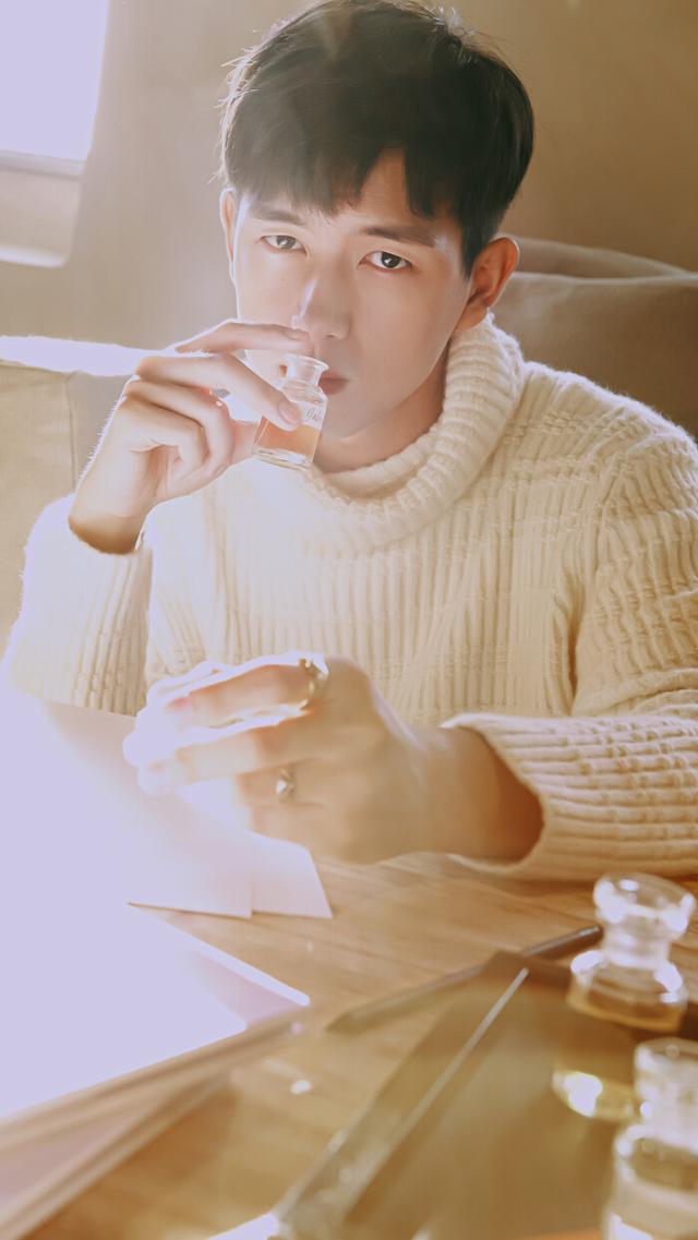 娱乐圈男明星最美的几双手,快来看看有没有你们的爱豆